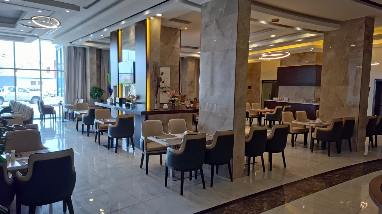 مطعم فندق المدى 1